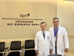 北京天坛普华医院神经内科主任雒东江合影